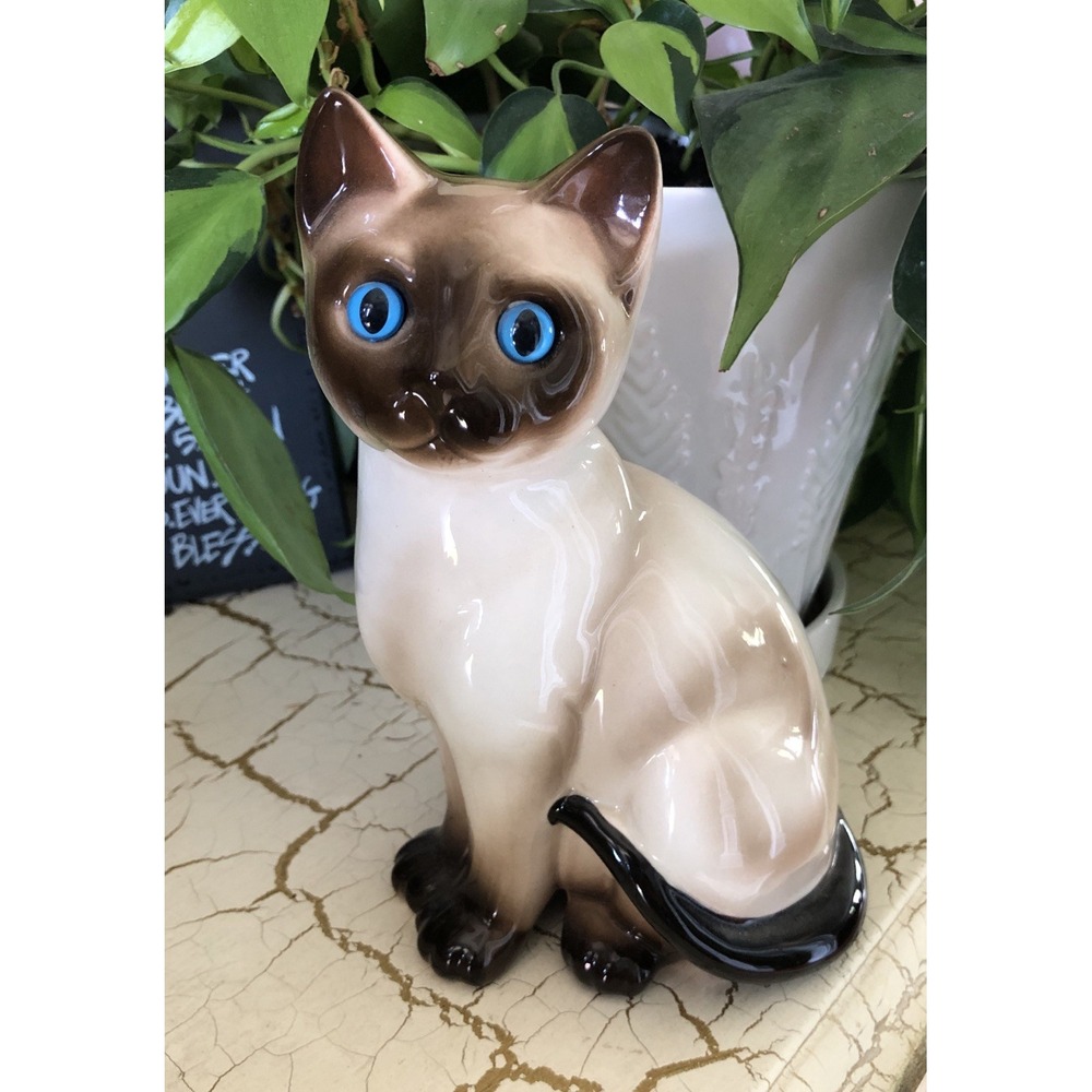 Vtg Siamese Cat Figurine Enesco Porcelain Ceramic W/Glass Blue Eye Figurine 7"